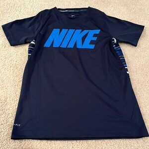 SIZE MEDIUM NIKE DRI FIT SHIRT